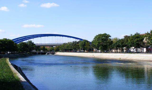 Near Bucharest Delta is the Mihai Bravu Bridge and Dambovita River
