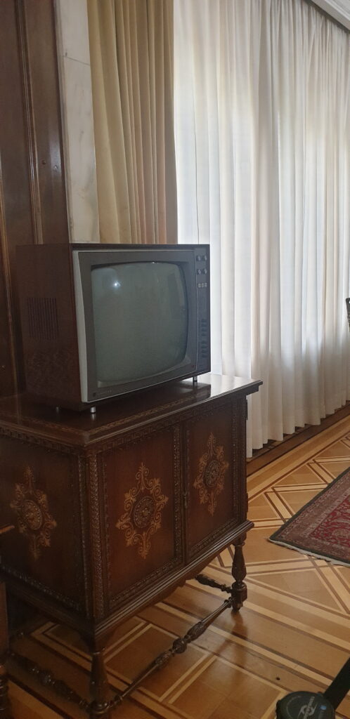 What tv used to watch Nicolae Ceausescu at his House in Bucharest